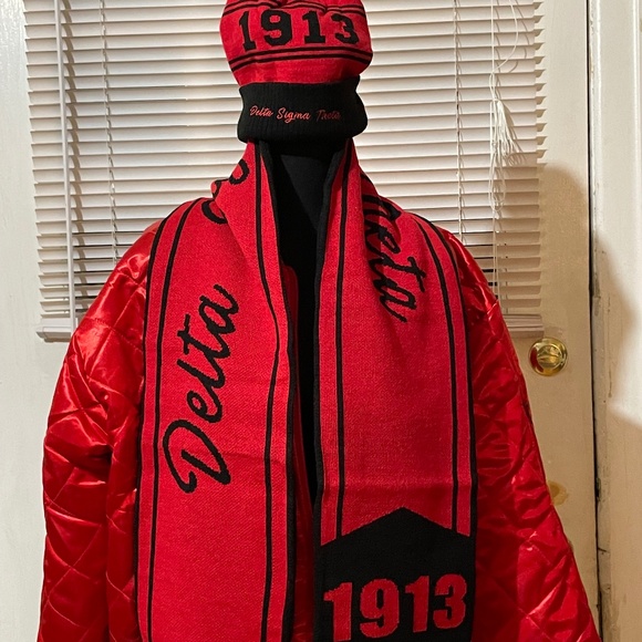 Delta Sigma Theta Hat & Scarf Set - Picture 1 of 1
